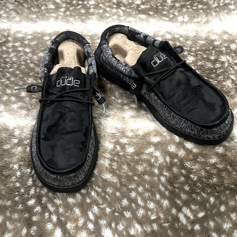 Black camo and gray hey dudes size 7 men’s 9 women